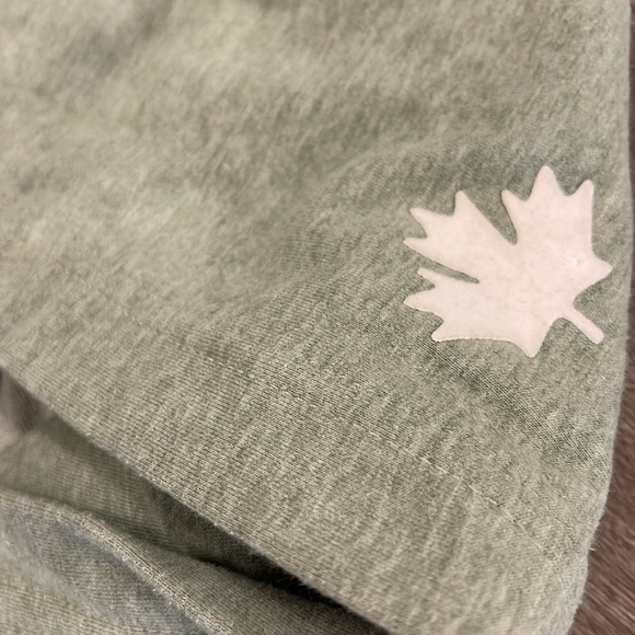 Roots kids soft short sleeved hoodie in green size youth XL 11-13 years - Picture 6 of 7